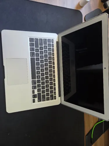 Macbook Air 13 - I5, 4Gb