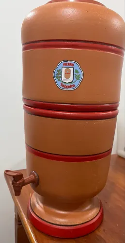 Filtro de barro novo e completo