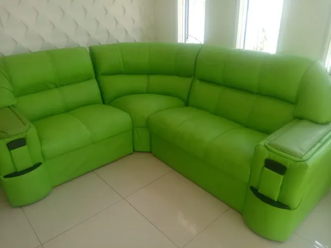Sofá em couro sintético 