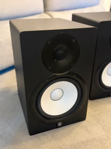 Monitores Yamaha Hs8