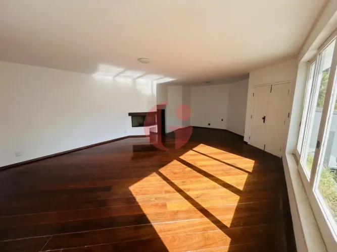 Locação - Casa Térrea -4 quartos e 3 vagas de garagem - 310m² no bairro Bosque Imperial