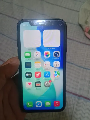 Vendo iPhone 11 de 138 GB de memória em excelente estado de uso.