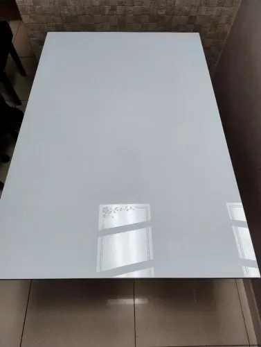 Mesa sem cadeira 