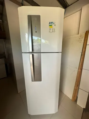 GELADEIRA ELETROLUX FROST FREE GELO SECO GELANDO PERFEITAMENTE LIGAÇÃO OU WHATSAPP