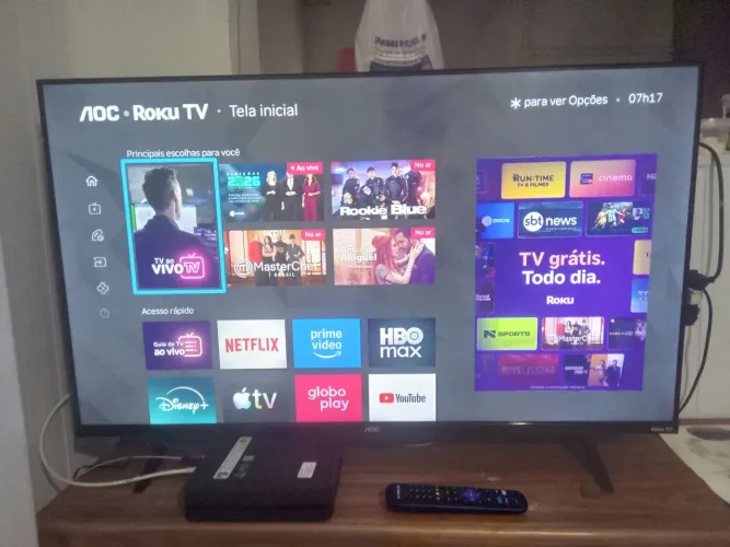 TV LED/DLED, 43'' resolução FULL HD,(1920x1080 pixels)designe bordas finas, sistema ROKU