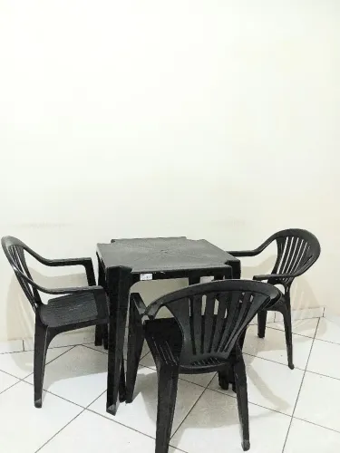 Mesa com 3 Cadeiras, Oportunidade!