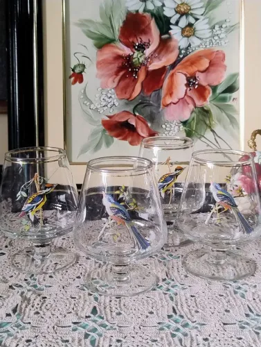Copos antigos para conhaque de cristal com figuras de pássaros 