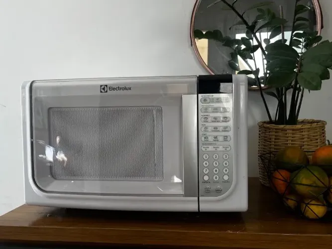 Micro-ondas Electrolux MEF41 31L Branco 220V - Excelente Estado
