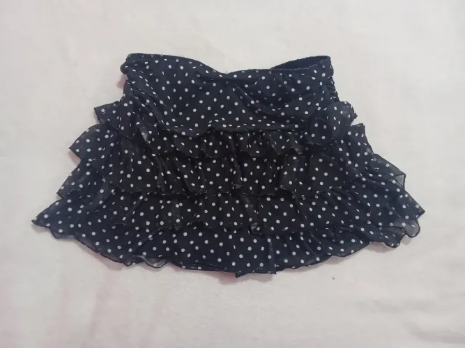saia com shorts importada preta com bolinhas brancas tamanho P