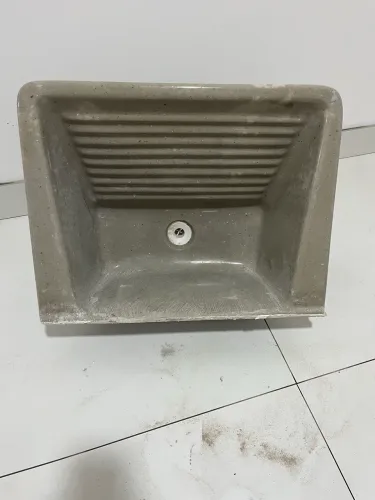 Tanque de lavar roupa em louça - em perfeito estado
