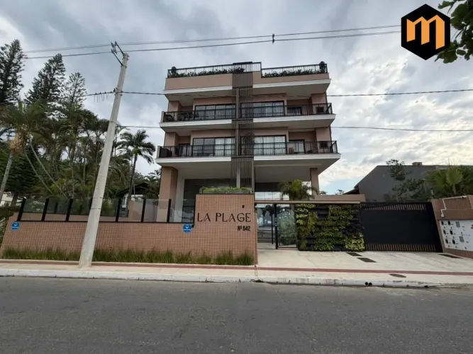 Apartamento no La Plage em Cabeçudas a poucos metros do mar | Alto padrão com ro