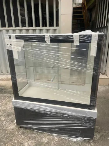 Balcão vitrine serve para loja ou para lanchonete no valor de 990,00 