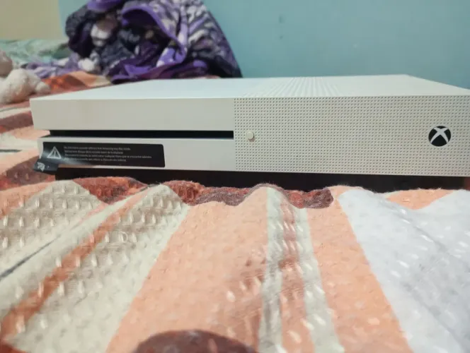 Xbox one 2 jogos e 1 controle