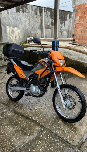 Vendo uma moto Bros Ano de 2010 unico dono IPVA tudo ok no Valor 5.900