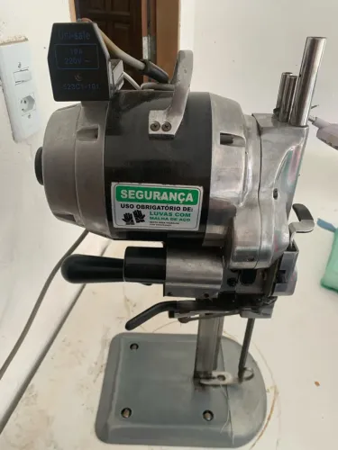 Máquina Tesoura de corte tecido
