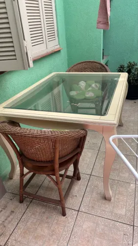 Vende-se mesa de jantar madeira maciça