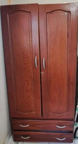 Guarda Roupa em Mogno