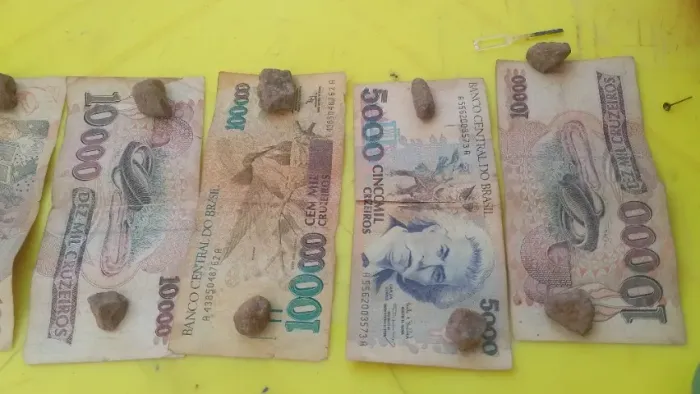 Vende-se dinheiro antigo, interessados chamar no WhatsApp *