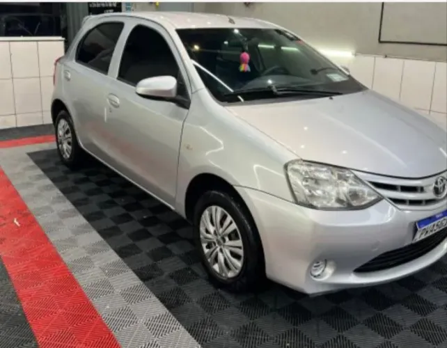 Toyota Etios X 1.3 Flex 16V 5P Mec. 2015
