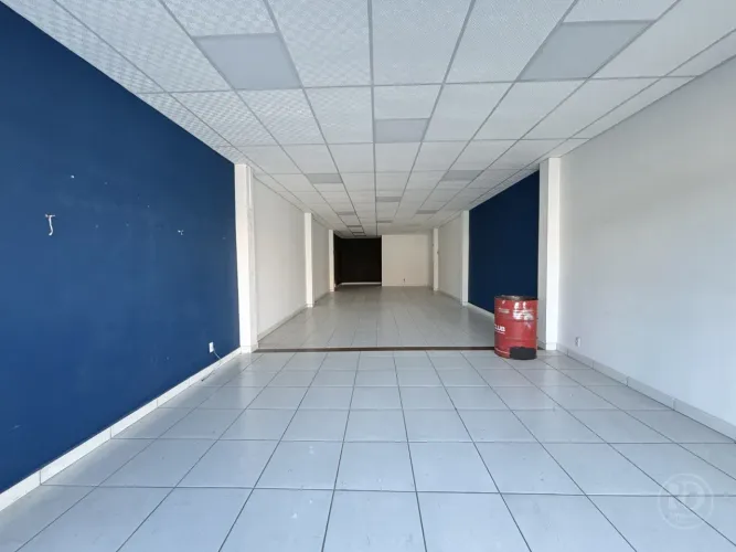 Sala comercial para locação no bairro Itoupava Norte.