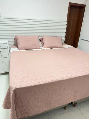 Colchão King D45 com base - novíssimo