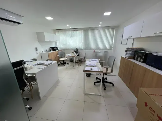 LOCAÇÃO | Sala Comercial 27m² Pronta p/ Entrar - Centro Cabo Frio (Baixo Condomínio)