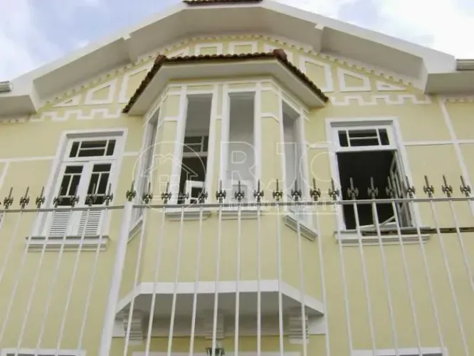 Casa para venda possui 340 metros quadrados com 2 quartos em São Cristóvão - Rio de Janeir