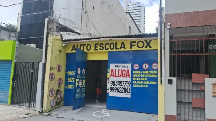 Casa Comercial na Tv. Jerônimo Pimentel px a Praça Brasil.