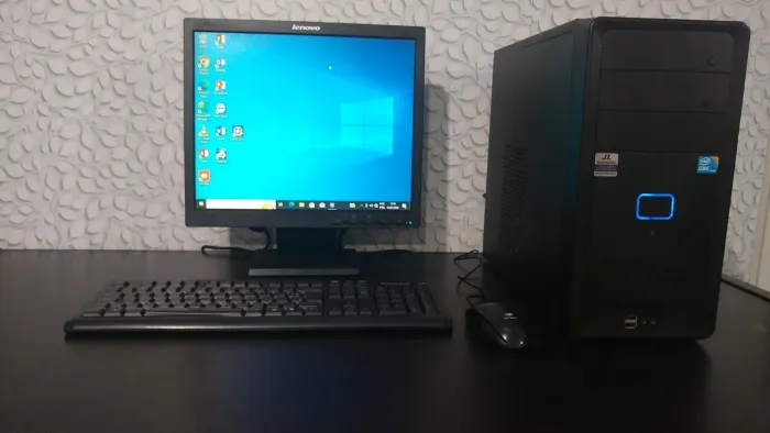 Intel core i3-550 Memória RAM de 4 GB DDR3 1 SSD 120 1 HD 500 Monitor 17 polegadas