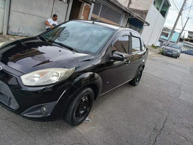 Ford Fiesta Sedan SE 1.6 8V Flex 4P 2014