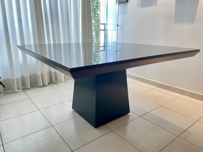 Mesa de jantar quadrada para 8 lugares