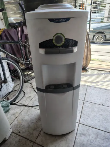 Vendo bebedouro esmaltec todo revisado