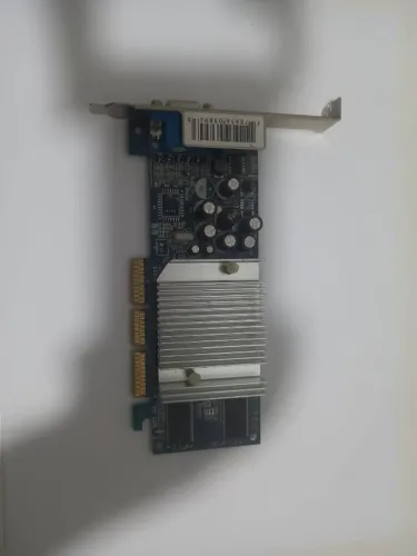 Placa de vídeo NVIDIA Geforce FX5200 128mb AGP