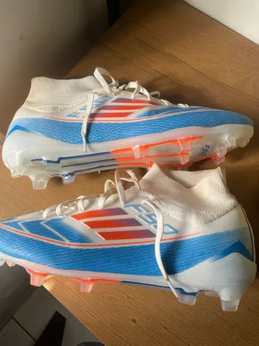 Chuteira campo da adidas profissional 