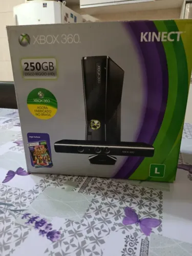 Xbox 360 Bloqueado - 17 jogos originais.