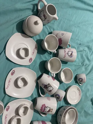 Louças de porcelana da Hello Kitty 