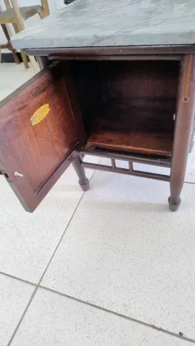 Mesinha de cabeceira 