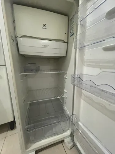 Geladeira eletrolux RE31