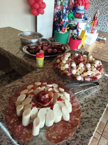 Churrasqueiro, Cozinheiro e/ou Garcom