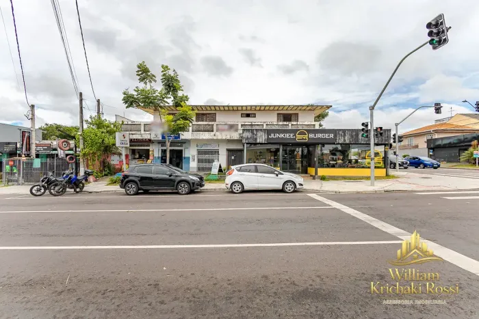 Imóvel comercial e residencial na esquina mais movimentada da Fanny com 4 lojas + apartame
