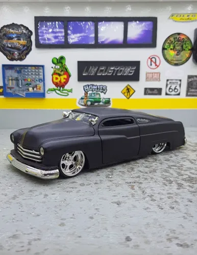 Miniatura Jada toys 1:24 - Ford Mercury 1951 Preto fosco