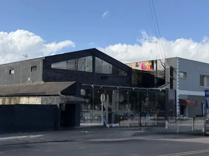 Casa com terreno em Piraquara - Comercial