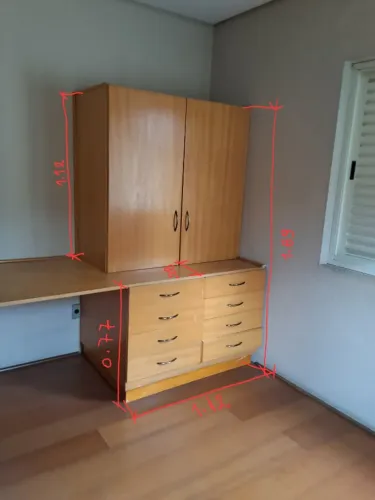 2 Armários + bancada de madeira, com portas e gavetas. Retirada no local
