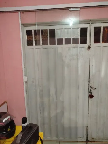 Vende-se porta de vidro pra lojas e etc.
