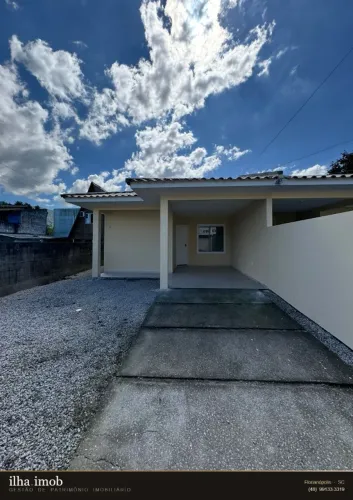 Casa residencial pronta para morar em rua tranquila do Rio Vermelho. Ambientes integrados,
