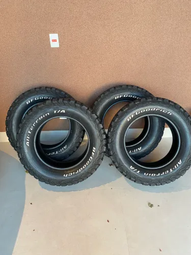 Pneu bf goodrich 275/65 r18