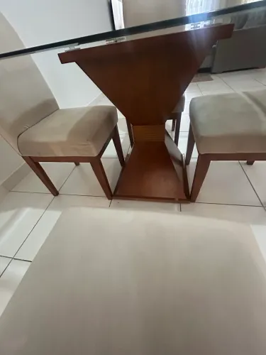 Mesa com 4 cadeiras