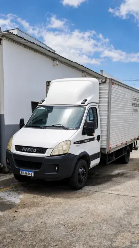 Iveco Daily 70c16 3.0 Turbo Baú 4.5 metros