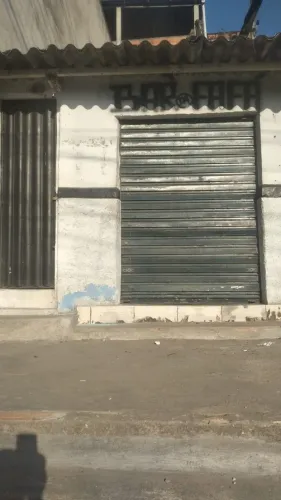 Loja frente a ponto de ônibus, no Arsenal SG. Medidas 3x3 metros, banheiro e balcão.