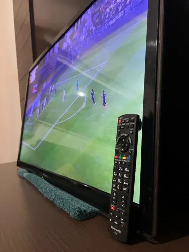 TV Panasonic 42" em ótimo estado + Controle
